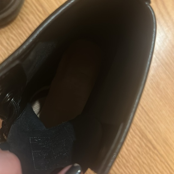 Dr Martens Genuine Leather - Picture 4 of 4